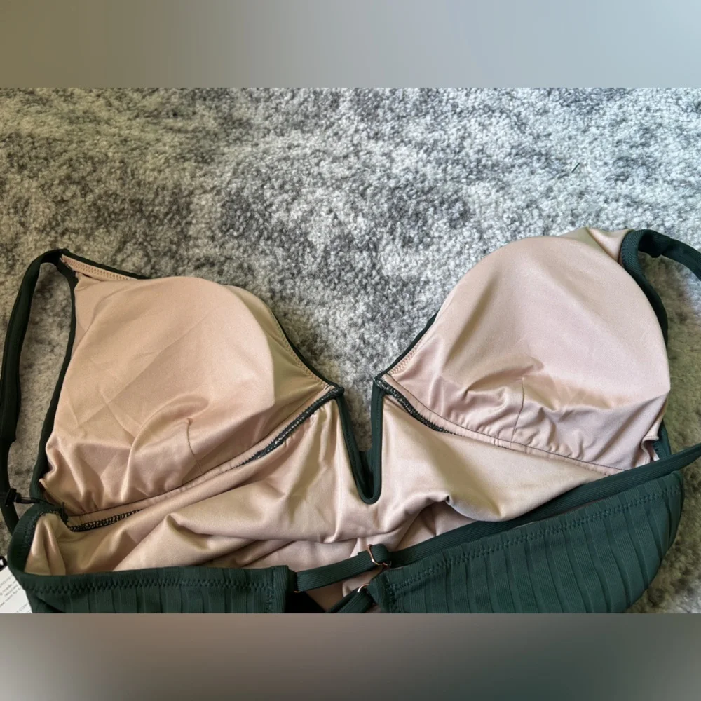 NWT Women's Ribbed Plunge V-Wire Swimsuit Shade & Shore Dark Green Size : XL - Picture 7 of 8